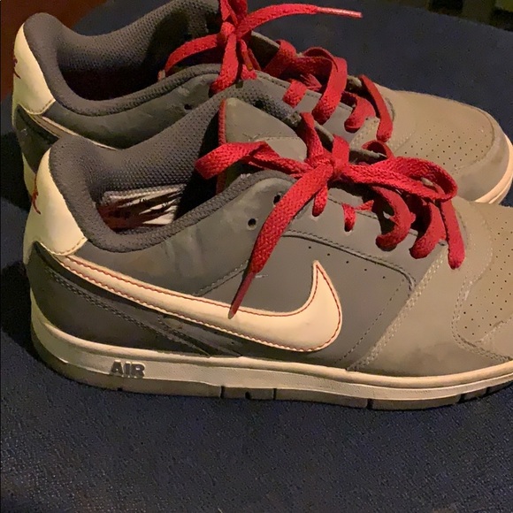 Air nike grey and red barely used - Picture 3 of 4